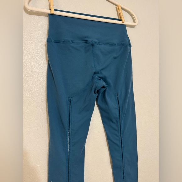 Alo Yoga Dash High Waist Leggings in Teal - Picture 4 of 10